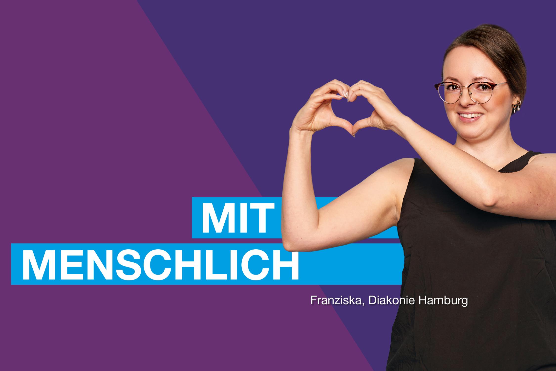 Person vor violettem Hintergrund formt mit beiden Händen ein Herz. Schwarzes ärmelloses Oberteil. Text im Bild: „Mitmenschlich – Franziska, Diakonie Hamburg“.
